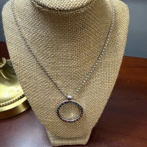 Nikki Lissoni Elegant Silver Necklace with Circular Pendant Holder